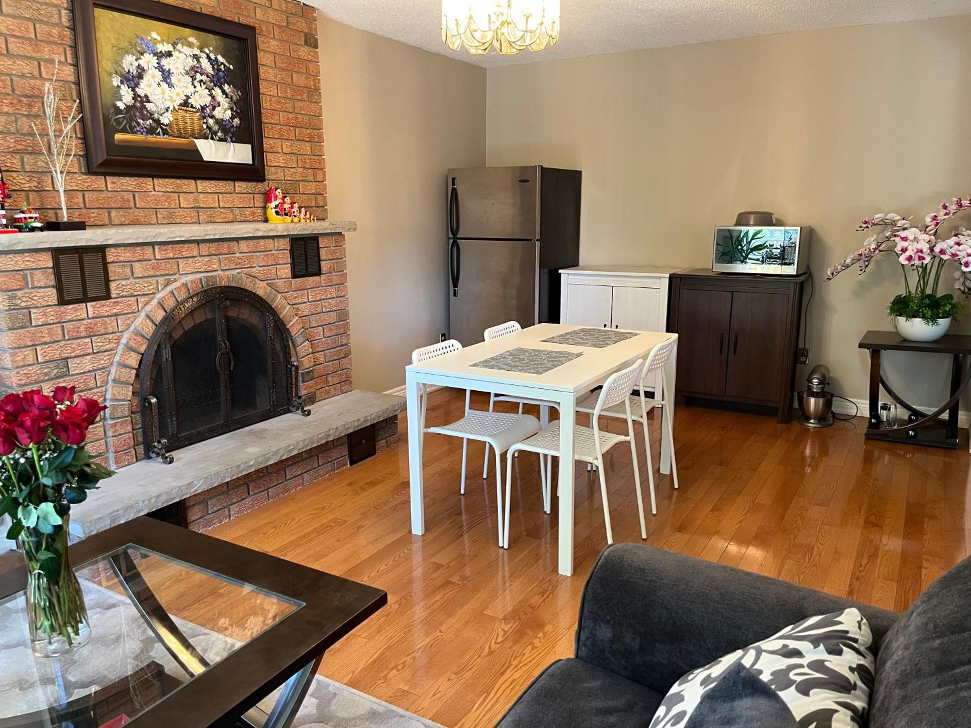 מיסיסאוגה Comfort Rooms Near Toronto Airport מראה חיצוני תמונה